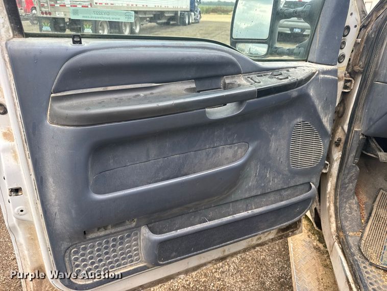 image for item DY3227 1999 Ford F350 flatbed pickup truck