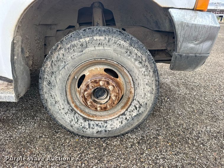 image for item DY3227 1999 Ford F350 flatbed pickup truck