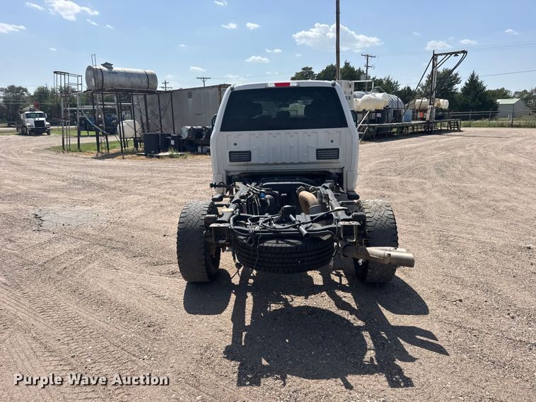 image for item DY3302 2018 Ford F250 Super Duty Crew Cab pickup truck cab and chassis
