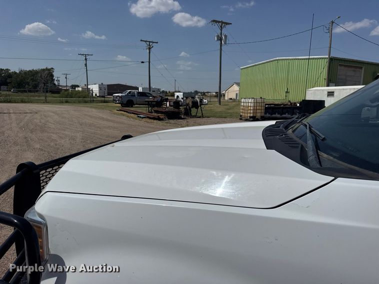 image for item DY3302 2018 Ford F250 Super Duty Crew Cab pickup truck cab and chassis