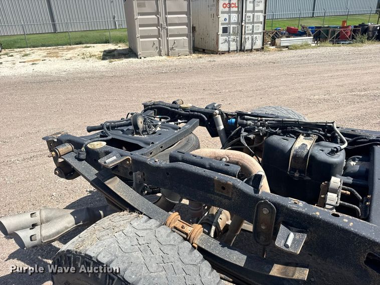 image for item DY3302 2018 Ford F250 Super Duty Crew Cab pickup truck cab and chassis