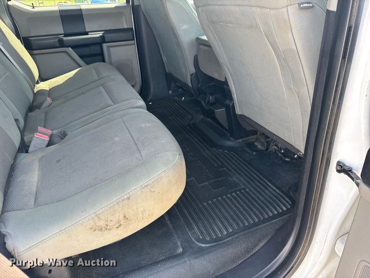 image for item DY3302 2018 Ford F250 Super Duty Crew Cab pickup truck cab and chassis