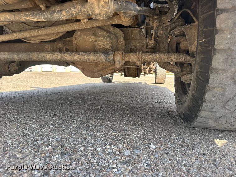 image for item DY3302 2018 Ford F250 Super Duty Crew Cab pickup truck cab and chassis