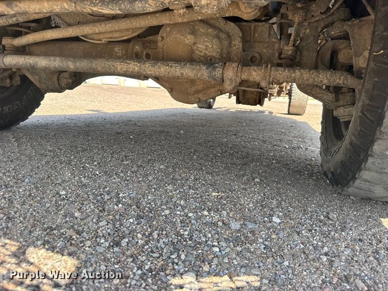image for item DY3302 2018 Ford F250 Super Duty Crew Cab pickup truck cab and chassis