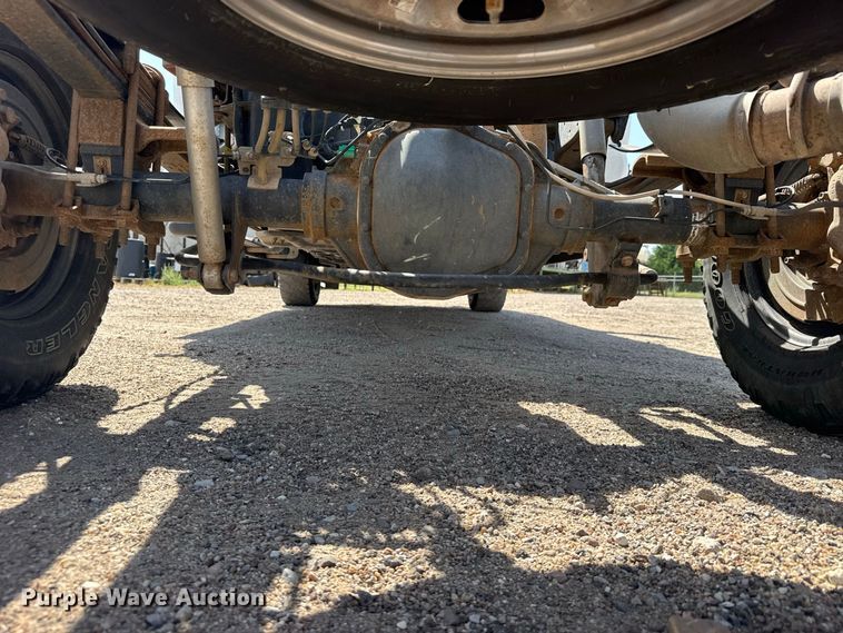 image for item DY3302 2018 Ford F250 Super Duty Crew Cab pickup truck cab and chassis