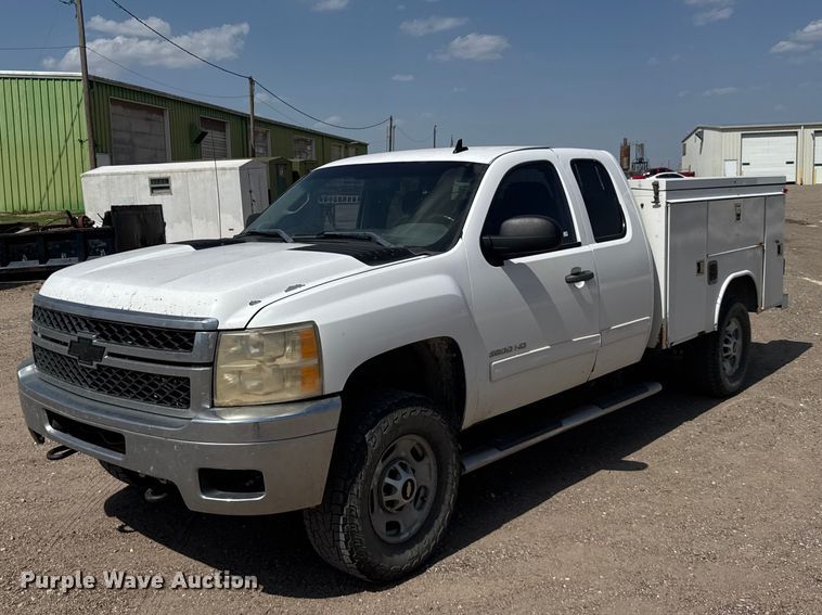 2011 Chevrolet Silverado 2500HD Ext. Cab utility bed pickup truck