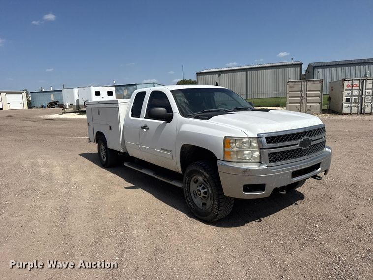 image for item DY3303 2011 Chevrolet Silverado 2500HD Ext. Cab utility bed pickup truck