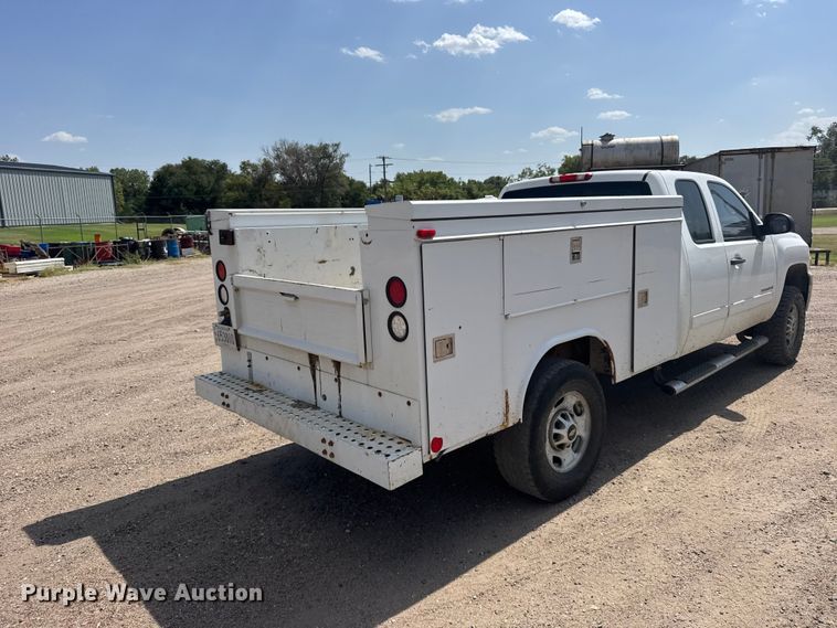 image for item DY3303 2011 Chevrolet Silverado 2500HD Ext. Cab utility bed pickup truck