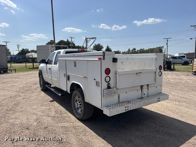 image for item DY3303 2011 Chevrolet Silverado 2500HD Ext. Cab utility bed pickup truck
