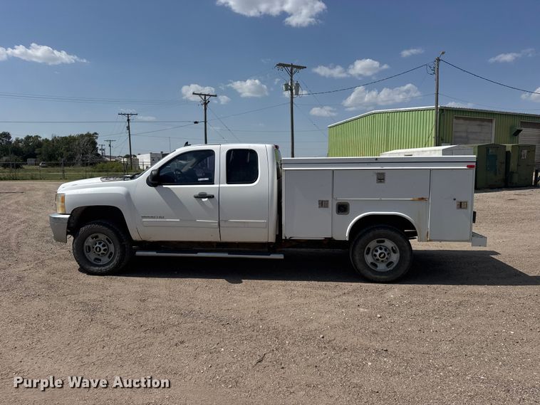 image for item DY3303 2011 Chevrolet Silverado 2500HD Ext. Cab utility bed pickup truck