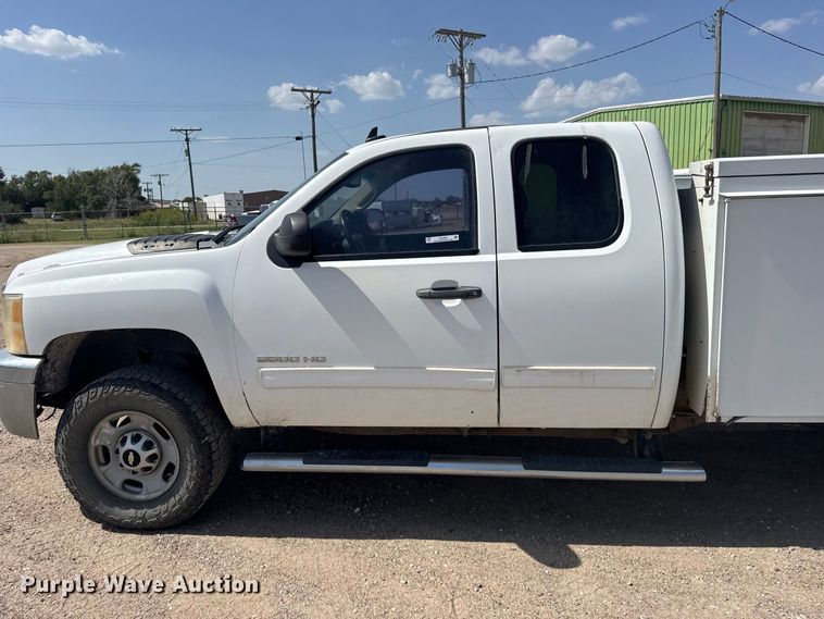 image for item DY3303 2011 Chevrolet Silverado 2500HD Ext. Cab utility bed pickup truck