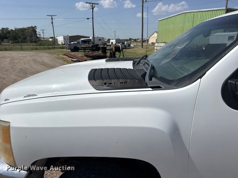 image for item DY3303 2011 Chevrolet Silverado 2500HD Ext. Cab utility bed pickup truck