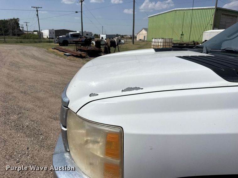 image for item DY3303 2011 Chevrolet Silverado 2500HD Ext. Cab utility bed pickup truck
