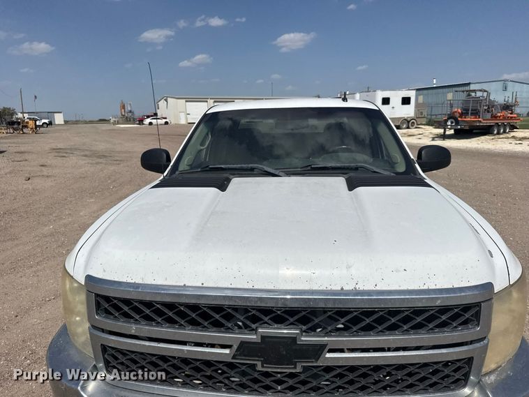 image for item DY3303 2011 Chevrolet Silverado 2500HD Ext. Cab utility bed pickup truck