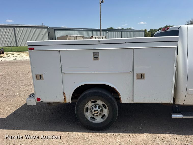 image for item DY3303 2011 Chevrolet Silverado 2500HD Ext. Cab utility bed pickup truck