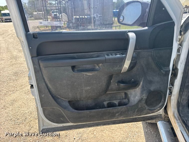 image for item DY3303 2011 Chevrolet Silverado 2500HD Ext. Cab utility bed pickup truck