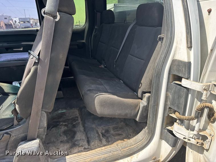 image for item DY3303 2011 Chevrolet Silverado 2500HD Ext. Cab utility bed pickup truck