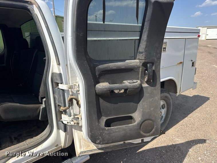 image for item DY3303 2011 Chevrolet Silverado 2500HD Ext. Cab utility bed pickup truck