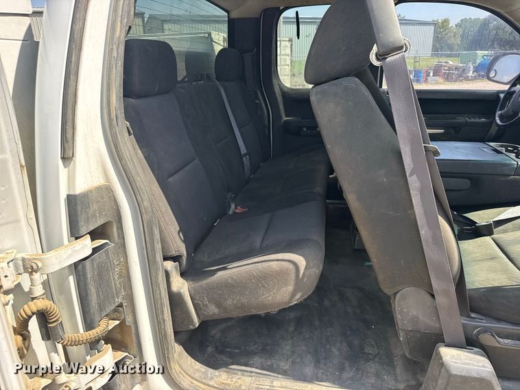 image for item DY3303 2011 Chevrolet Silverado 2500HD Ext. Cab utility bed pickup truck