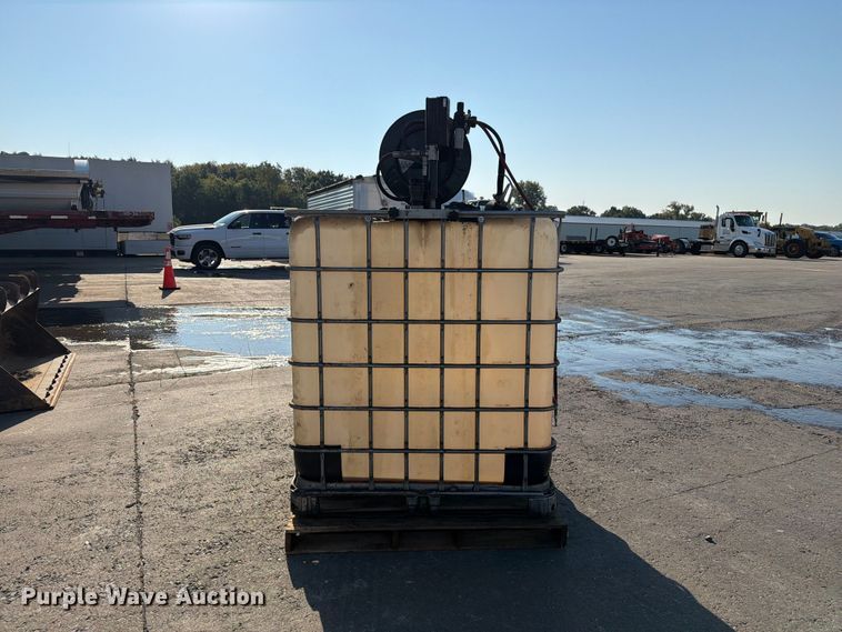 image for item DZ4692 Oil tank