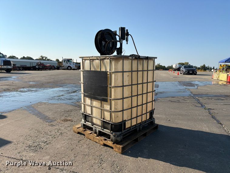 image for item DZ4692 Oil tank
