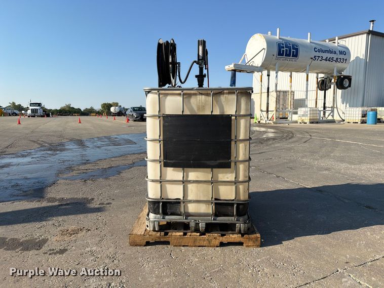 image for item DZ4692 Oil tank