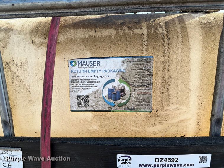 image for item DZ4692 Oil tank