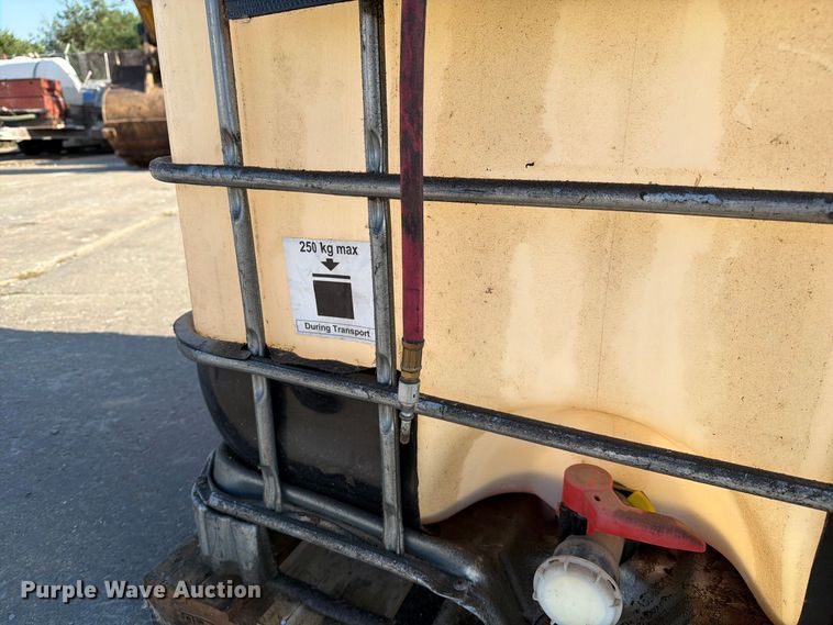 image for item DZ4692 Oil tank