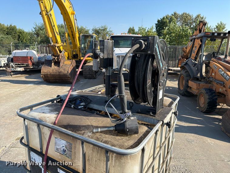 image for item DZ4692 Oil tank