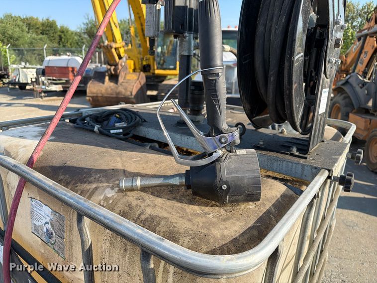 image for item DZ4692 Oil tank