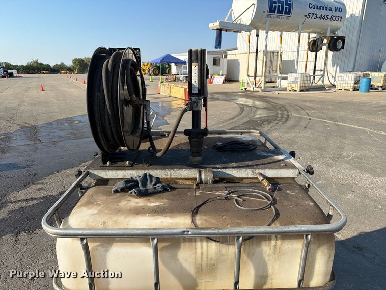 image for item DZ4692 Oil tank