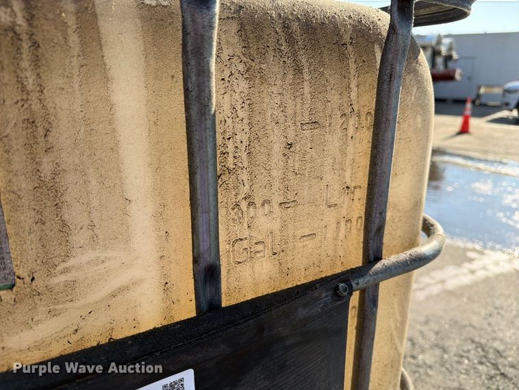 image for item DZ4692 Oil tank