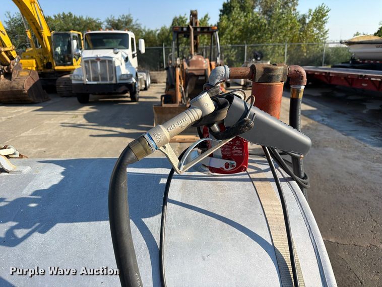 image for item DZ4693 Fuel tank