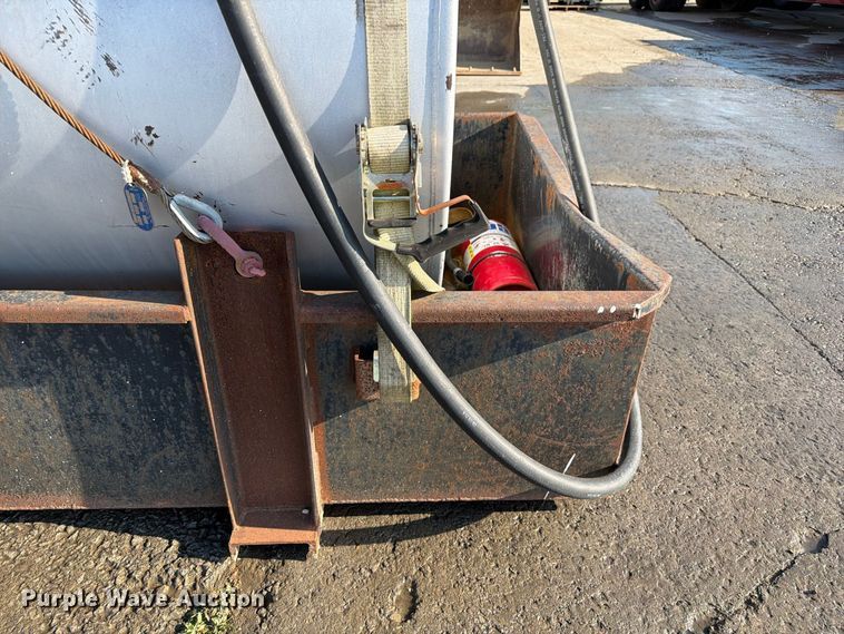 image for item DZ4693 Fuel tank