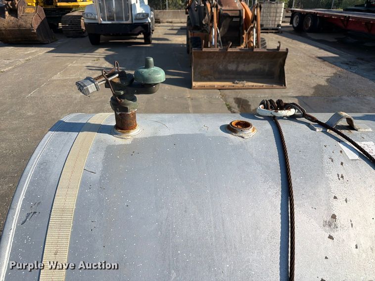 image for item DZ4693 Fuel tank