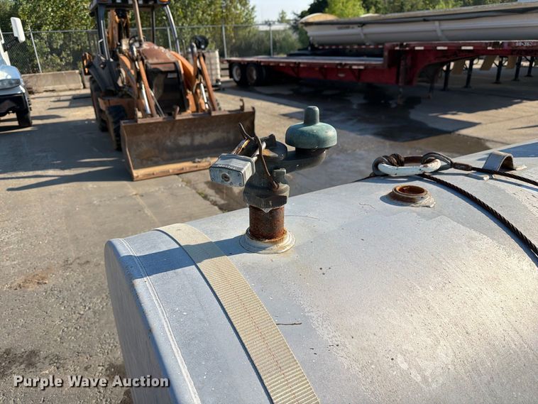 image for item DZ4693 Fuel tank