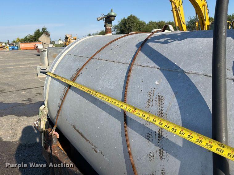 image for item DZ4693 Fuel tank