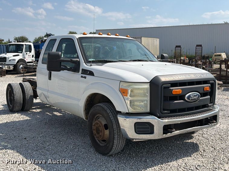 image for item DZ4711 2011 Ford F350 Super Duty Ext. Cab pickup truck cab and chassis