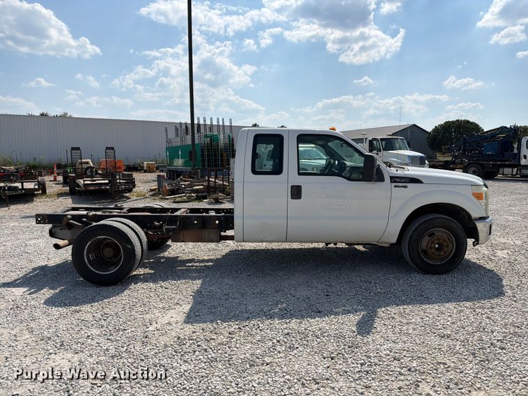 image for item DZ4711 2011 Ford F350 Super Duty Ext. Cab pickup truck cab and chassis