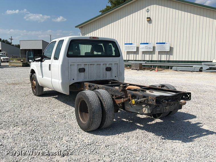 image for item DZ4711 2011 Ford F350 Super Duty Ext. Cab pickup truck cab and chassis