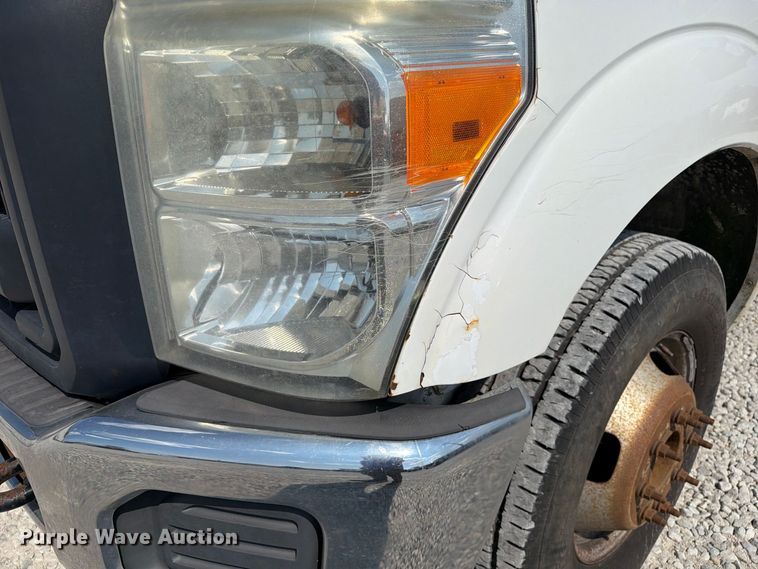 image for item DZ4711 2011 Ford F350 Super Duty Ext. Cab pickup truck cab and chassis