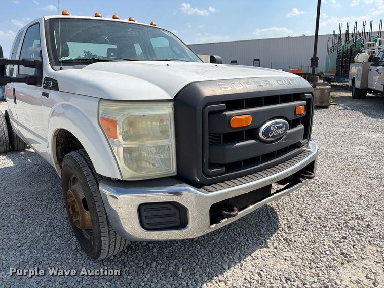 image for item DZ4711 2011 Ford F350 Super Duty Ext. Cab pickup truck cab and chassis