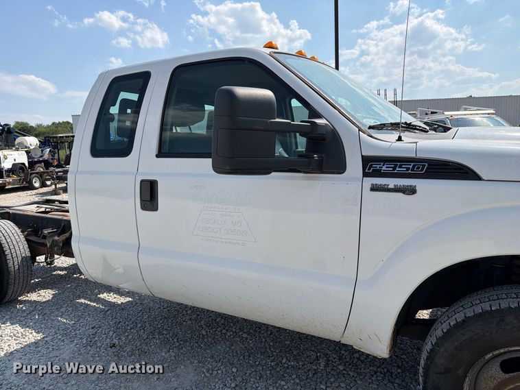 image for item DZ4711 2011 Ford F350 Super Duty Ext. Cab pickup truck cab and chassis