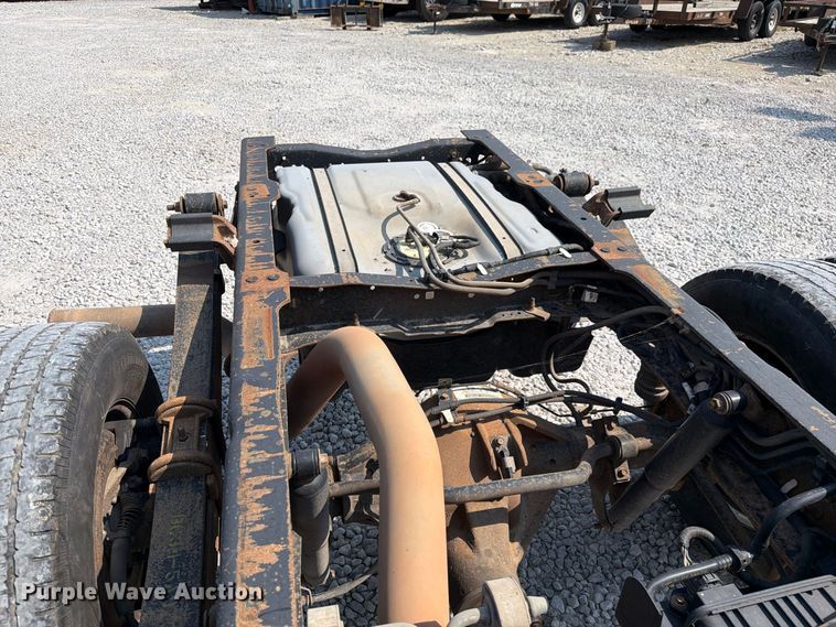 image for item DZ4711 2011 Ford F350 Super Duty Ext. Cab pickup truck cab and chassis