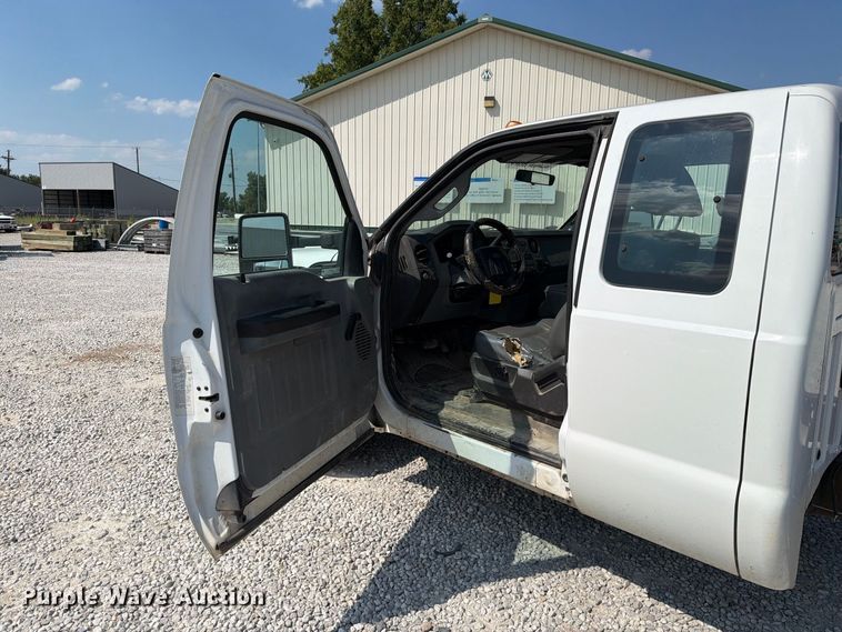 image for item DZ4711 2011 Ford F350 Super Duty Ext. Cab pickup truck cab and chassis