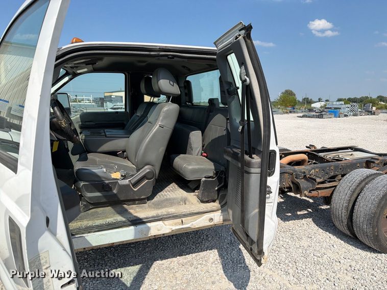 image for item DZ4711 2011 Ford F350 Super Duty Ext. Cab pickup truck cab and chassis
