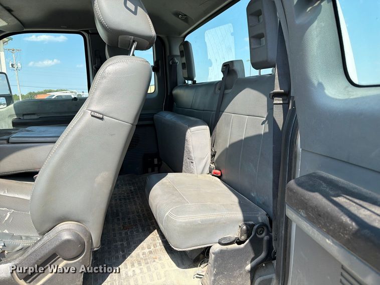 image for item DZ4711 2011 Ford F350 Super Duty Ext. Cab pickup truck cab and chassis
