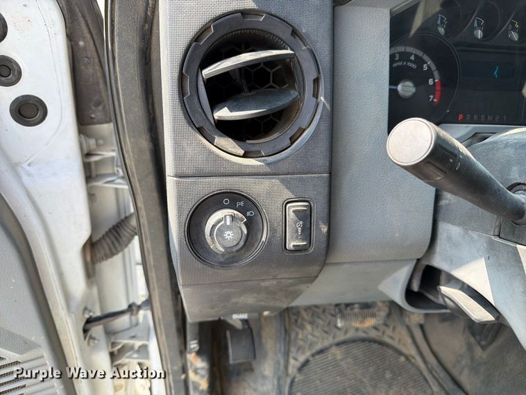 image for item DZ4711 2011 Ford F350 Super Duty Ext. Cab pickup truck cab and chassis