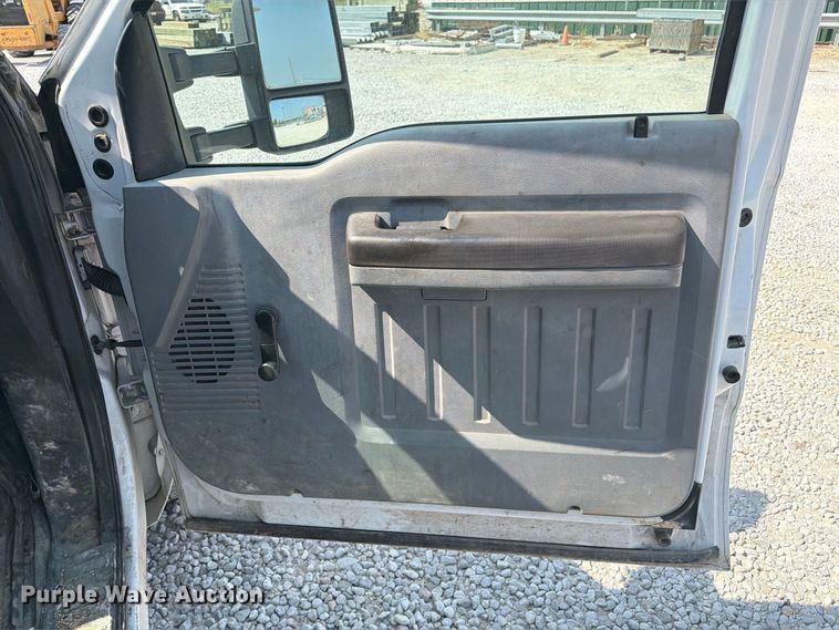 image for item DZ4711 2011 Ford F350 Super Duty Ext. Cab pickup truck cab and chassis