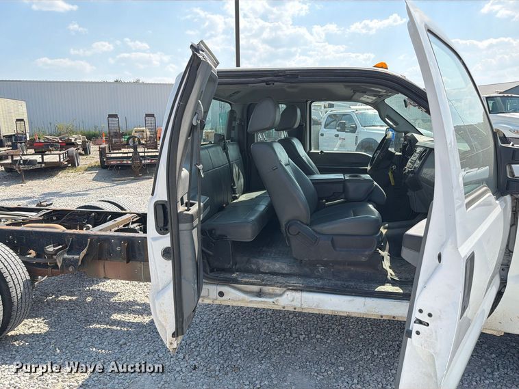 image for item DZ4711 2011 Ford F350 Super Duty Ext. Cab pickup truck cab and chassis